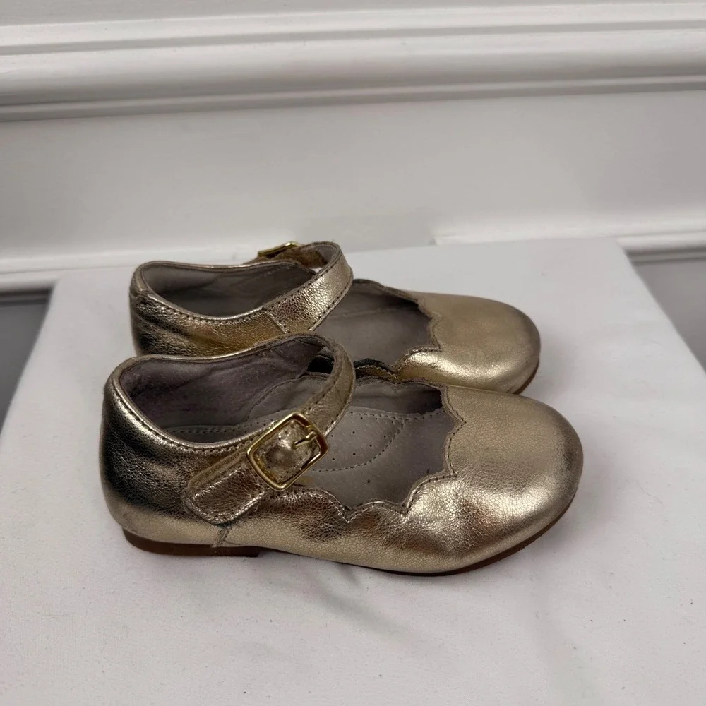 L'Amour Girls Metallic Gold Leather Scalloped Mary Jane Dress Shoes Size 8